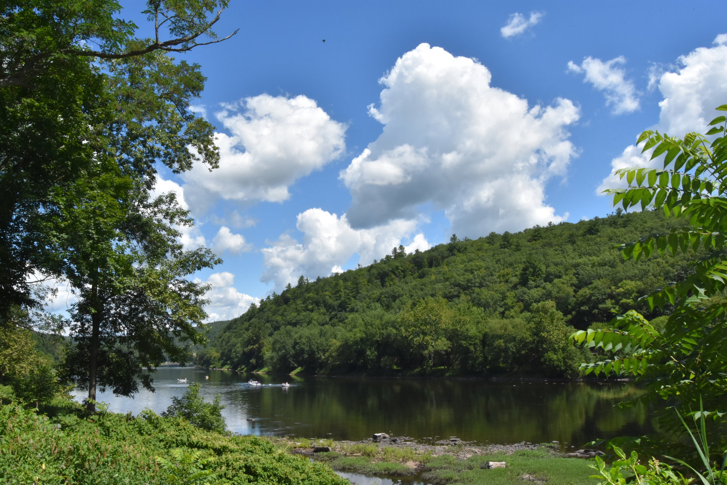 The Upper Delaware River while it looks tranquil has strong undercurrents, sharp dropoffs and slippery rocks. Wearing a lifejacket and secure foot coverings are essential to recreate safely.